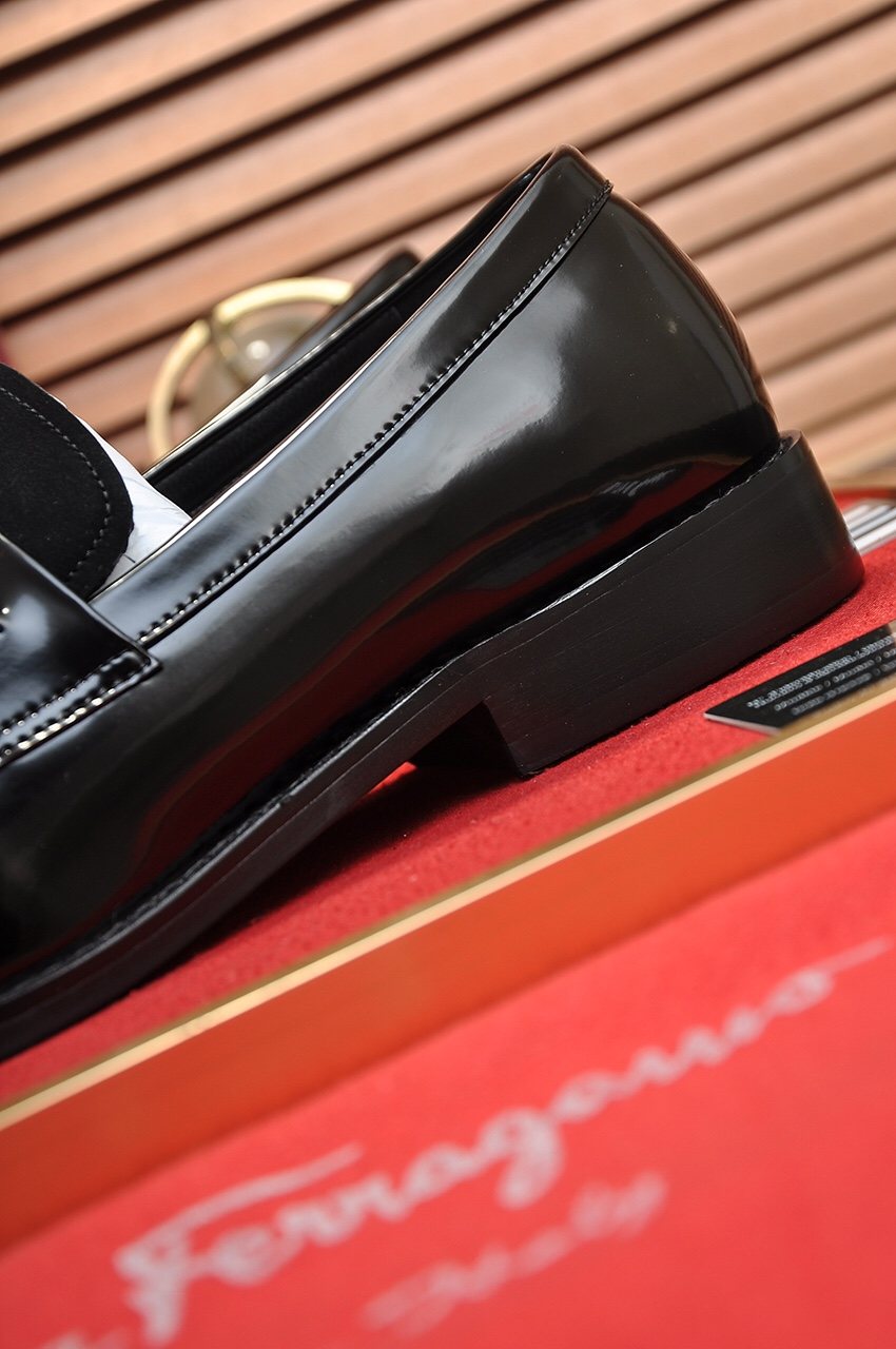 Salvatore Ferragamo Black Bit Loafers — detail
