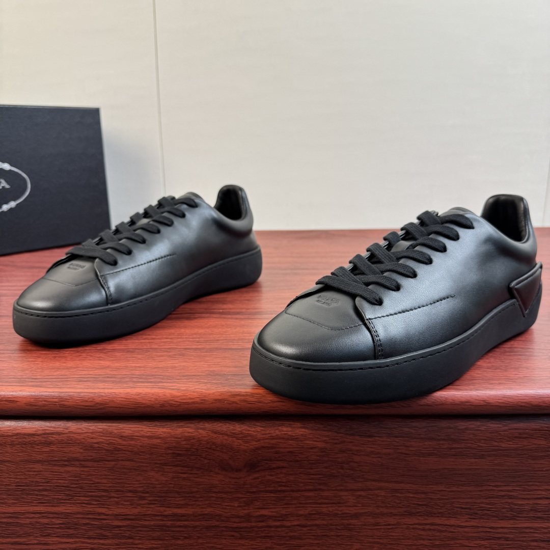 Prada Triangle Detail Low-Top Sneakers — side