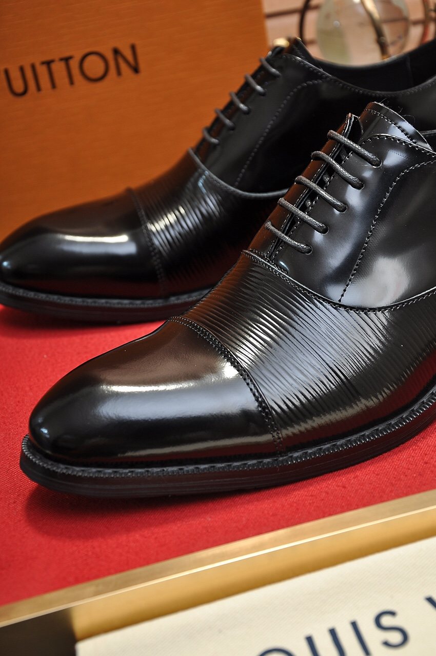 Louis Vuitton Lace-Up Dress Shoes — detail