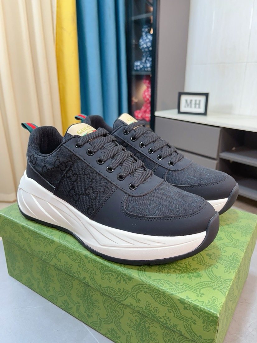 Gucci Patterned Lace-Up Low-Top Sneakers — front
